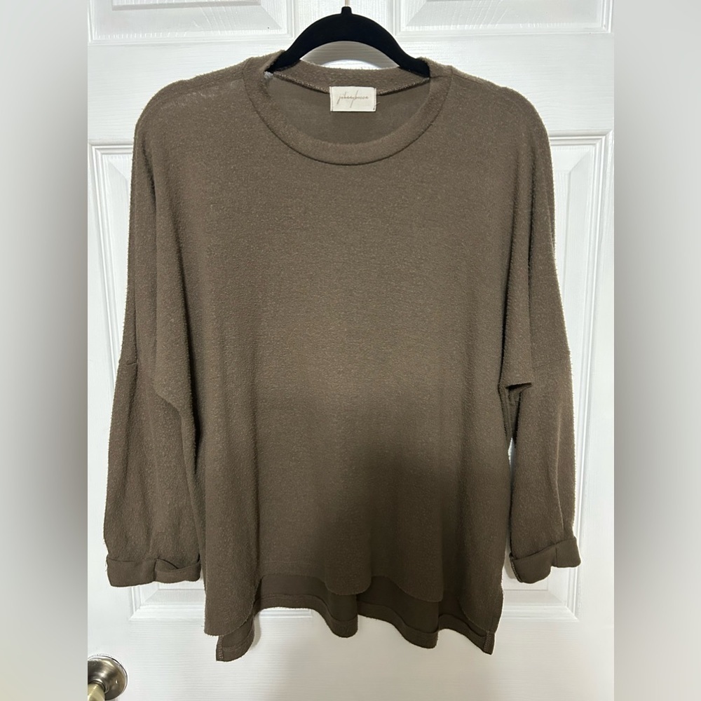 𝅺johnny becca size Large oversized long sleeve sweater